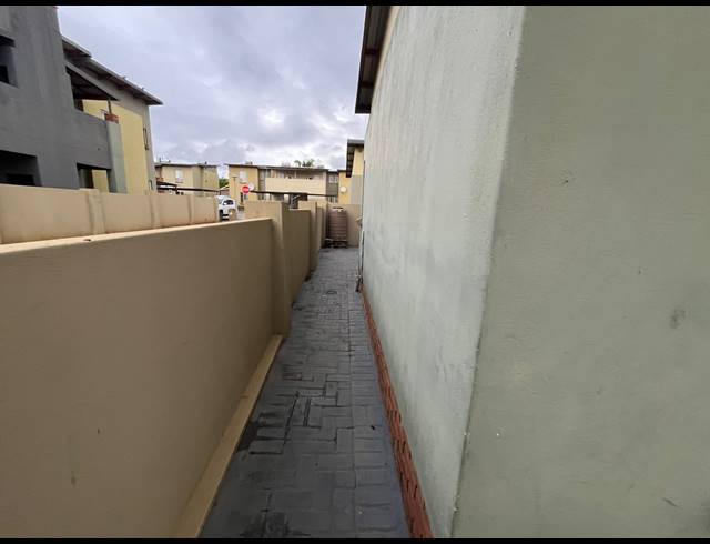 3 BEDROOM TOWNHOUSE FOR SALE IN WATERVAL EAST